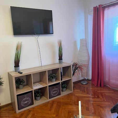 פלוייסטי Picadilly Apartment מראה חיצוני תמונה