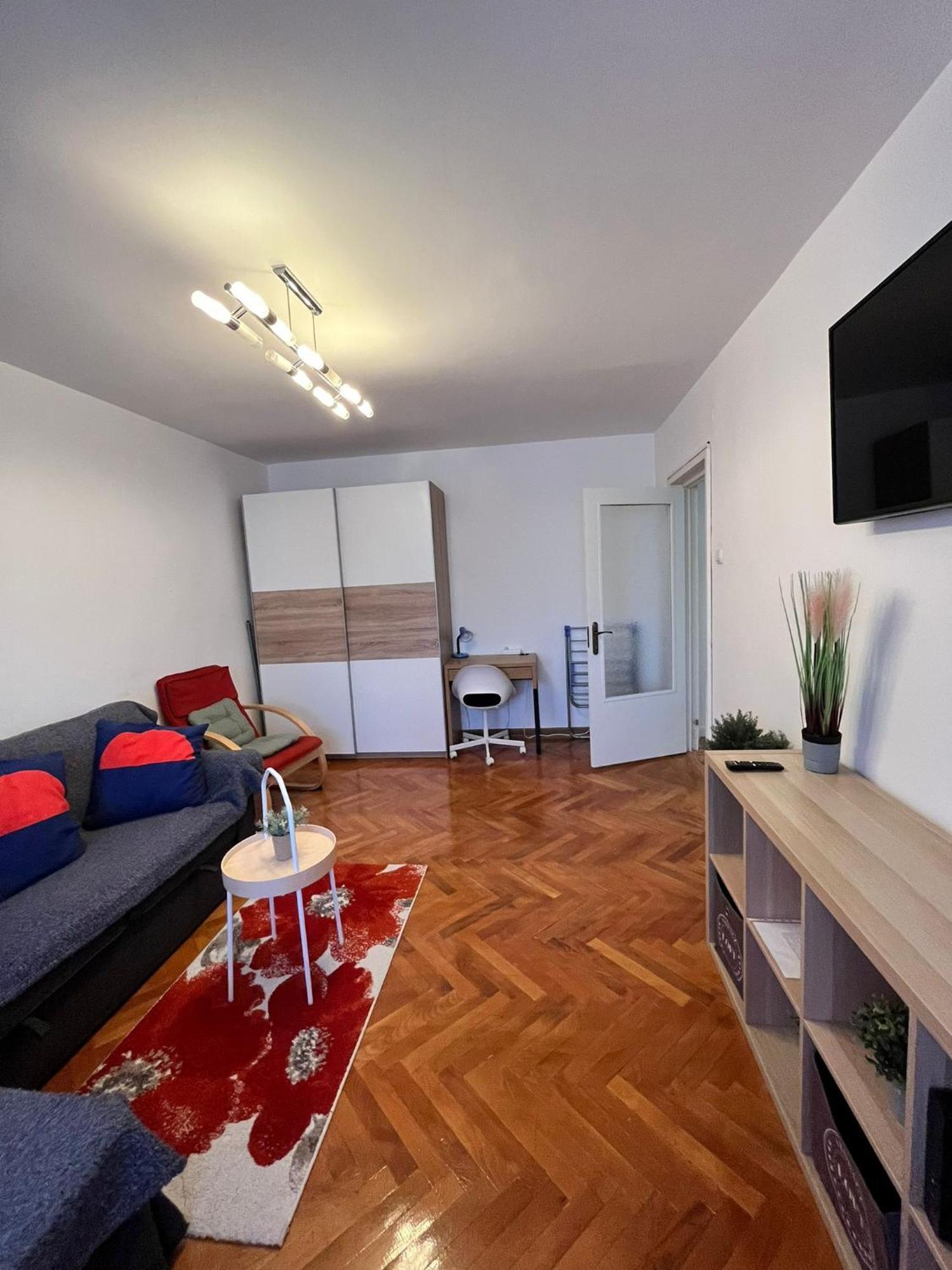 פלוייסטי Picadilly Apartment מראה חיצוני תמונה