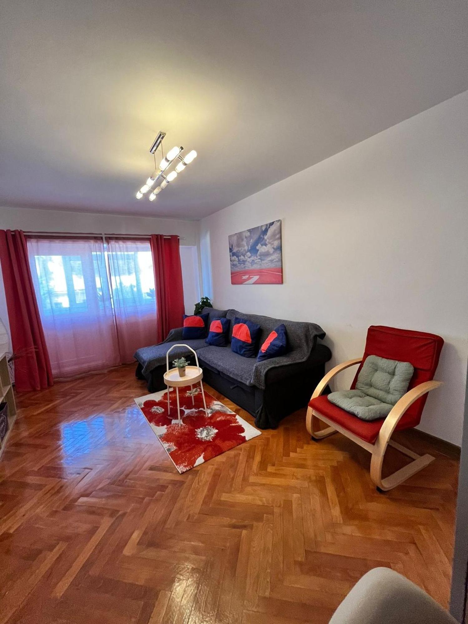 פלוייסטי Picadilly Apartment מראה חיצוני תמונה
