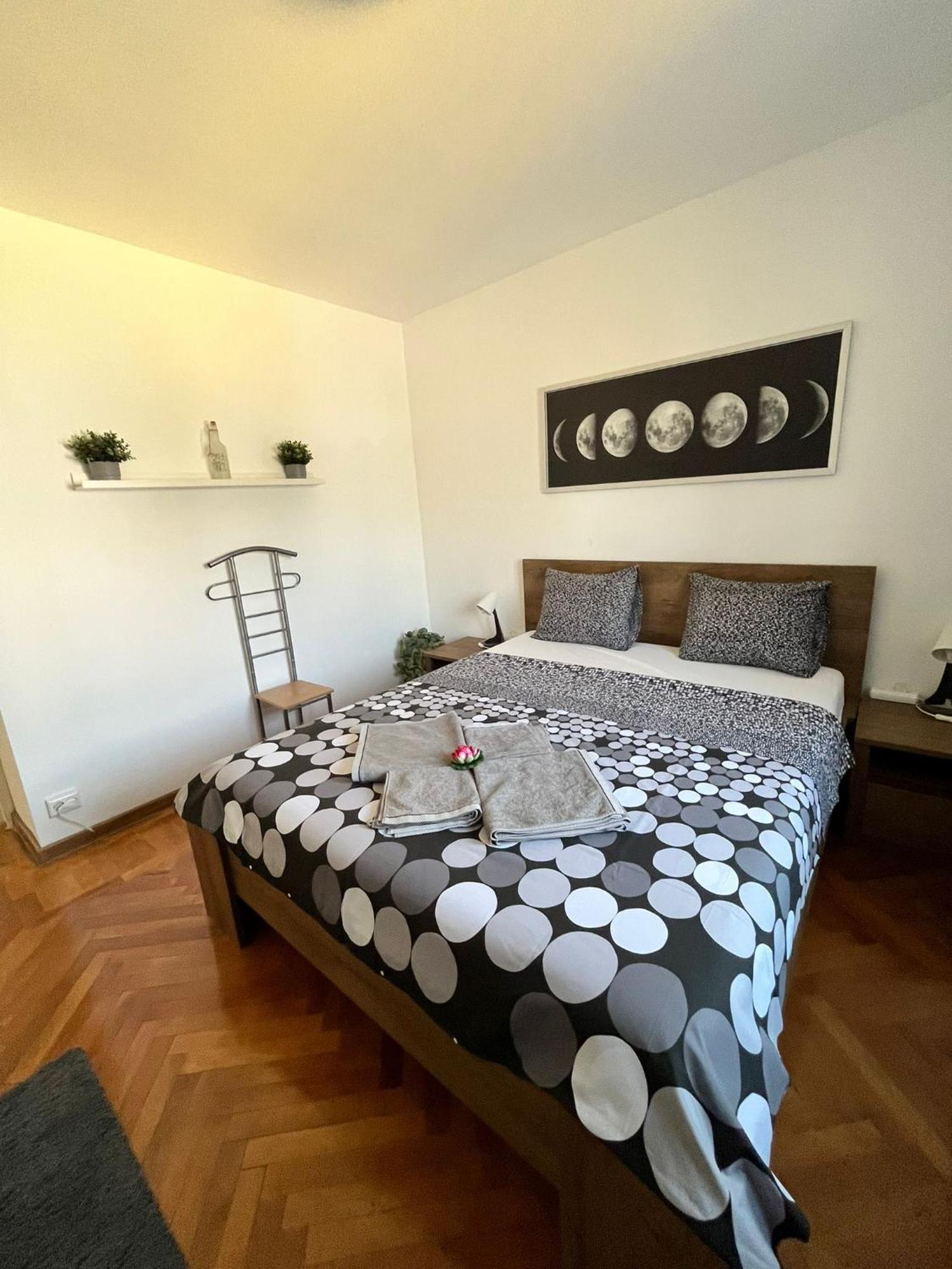 פלוייסטי Picadilly Apartment מראה חיצוני תמונה